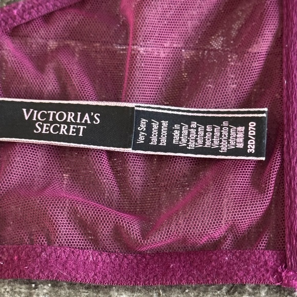 Victoria's Secret Red Underwire Bra Intimates & Sleepwear - Picture 5 of 6